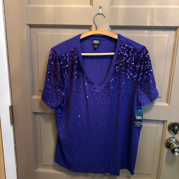 I.N.C. Gift Shine Tee - Picture 2 of 3